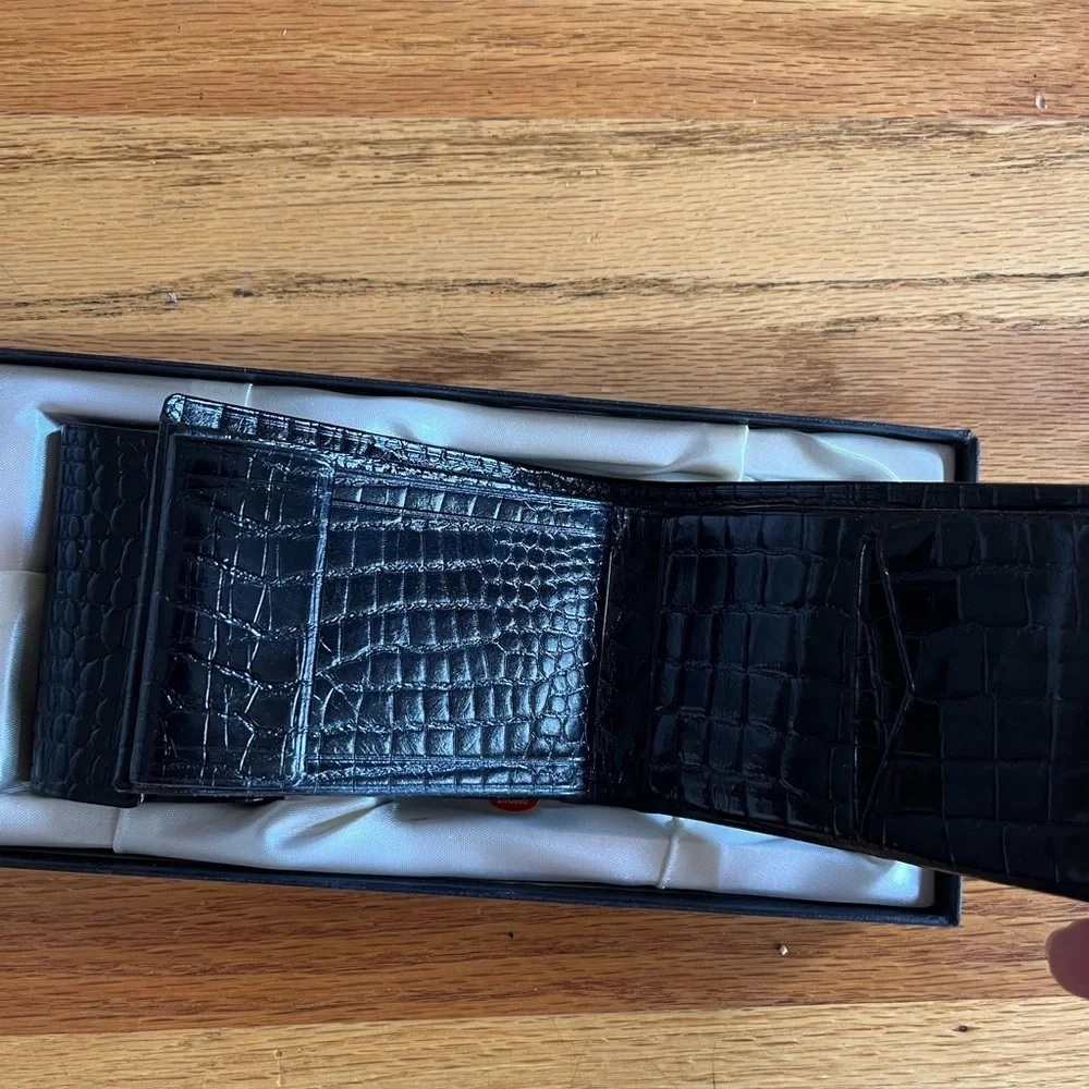 EMBOSSED leather Wallet and Key shoulder Set Black